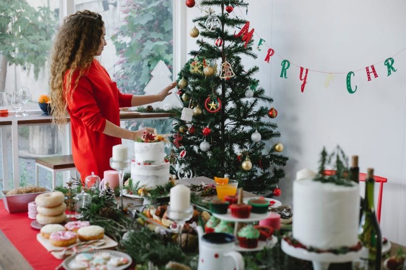 Spice your trees up with some stylish ribbon decor